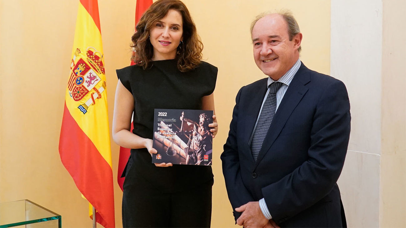 Ayuso recibe la Memoria de actividades  2022 del Tribunal Superior de Justicia de Madrid, Celso Rodríguez