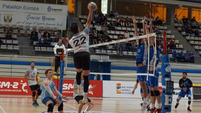 El derbi de Superliga 2 masculina de voleibol se queda en Leganés