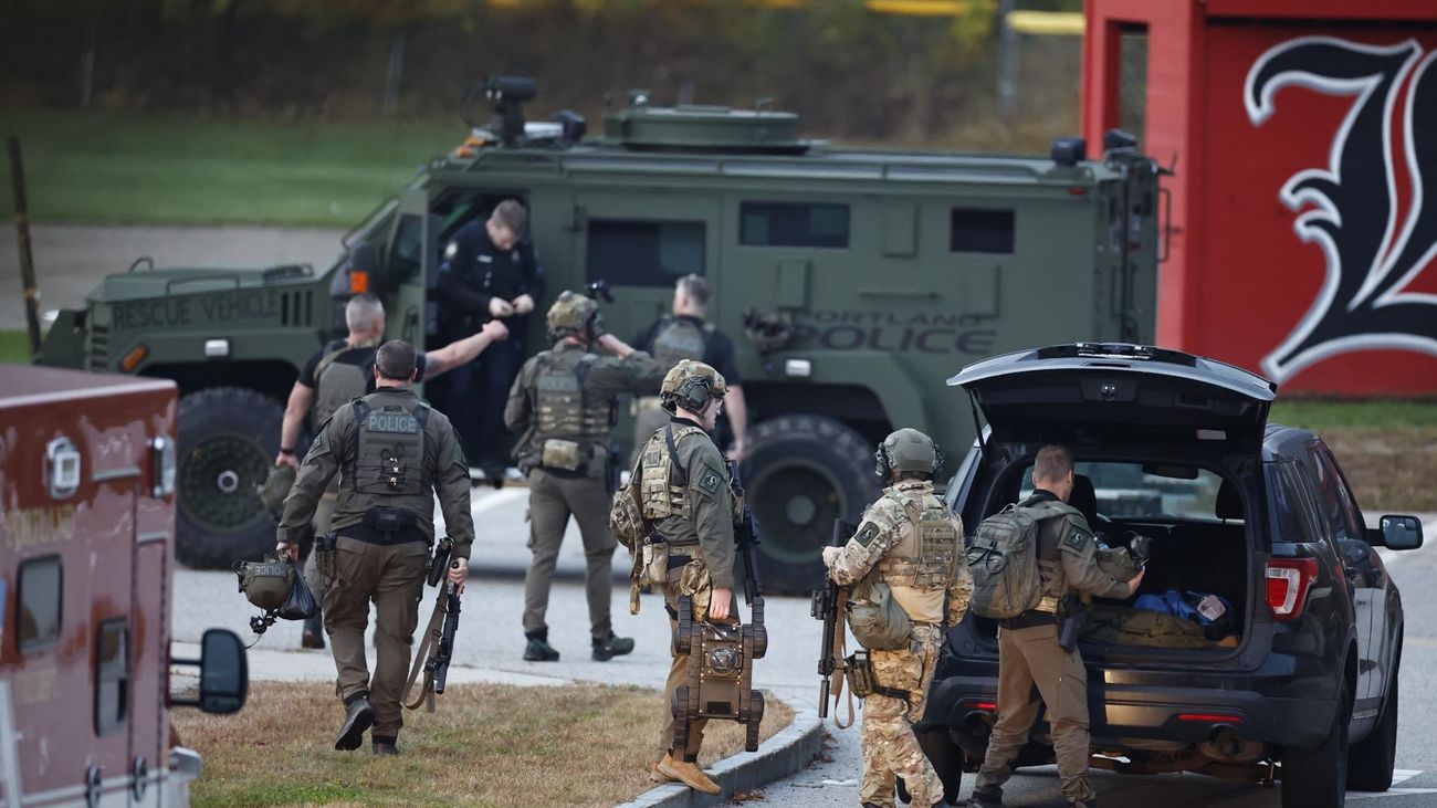 Cientos de policías buscan al autor del tiroteo que ha matado a 22 personas en Estados Unidos