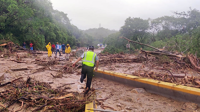 Acapulco permanece incomunicado y sin recuento de daños tras devastador huracán Otis