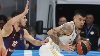 El Barça sigue a la sombra de un Real Madrid rescatado por Deck, 65-64