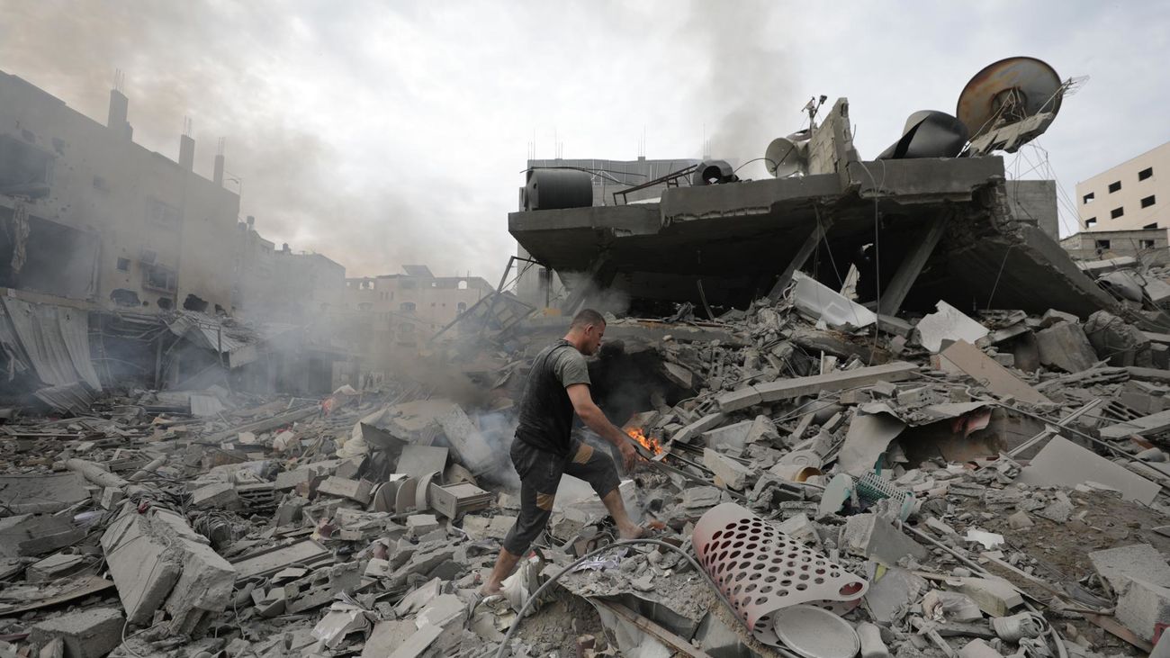 Israel intensifica las operaciones terrestres en Gaza, que se encuentra incomunicada