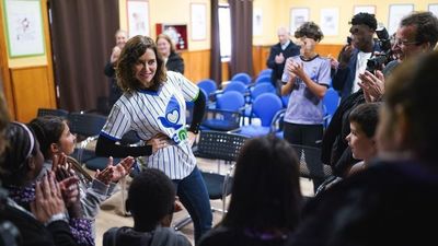 Ayuso visita el Hogar Ciudad de los Muchachos, un centro de acogida de menores vulnerables