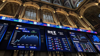 El Ibex 35 pierde un 1,2% en su sexta semana consecutiva a la baja y pone en peligro los 8.900 enteros