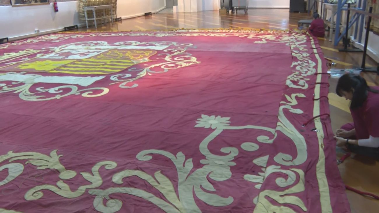 La Real Fábrica de Tapices elabora el dosel de gala para el acto de jura de la Constitución de la princesa Leonor