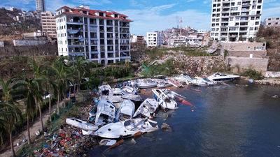 México eleva a 48 el número de muertos por el impacto del huracán Otis en Acapulco