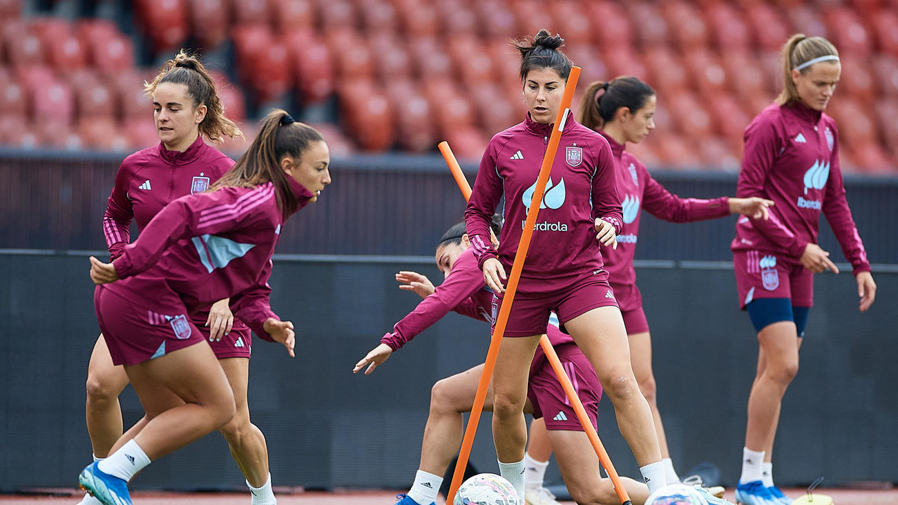 La selección calienta motores antes del duelo ante Suiza