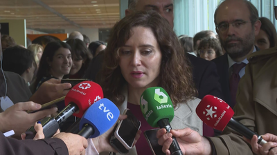 Ayuso ve "muy tirano" decidir el futuro de España "entre unos cuantos a espaldas de todos los demás"