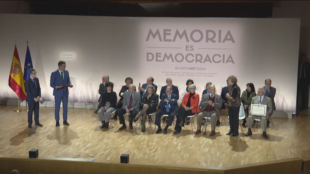 Sánchez rechaza que la Ley de Memoria sea "sectárea" y dice que habrá más exhumaciones y nacionalizaciones