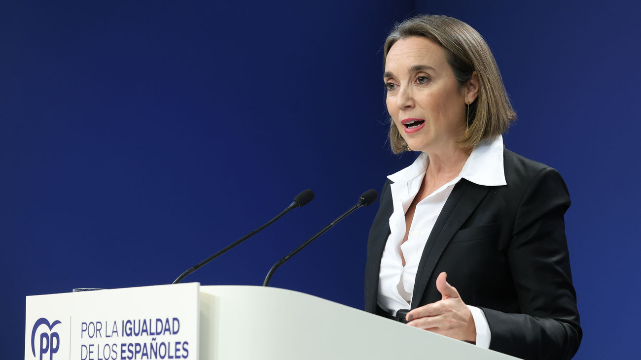 Gamarra acusa a Sánchez de "no tener ningún tipo de límites" tras "arrodillarse"ante Puigdemont