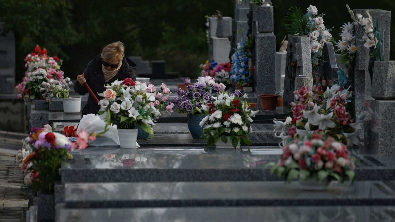 Más de medio millón de madrileños visitan estos días los cementerios madrileños