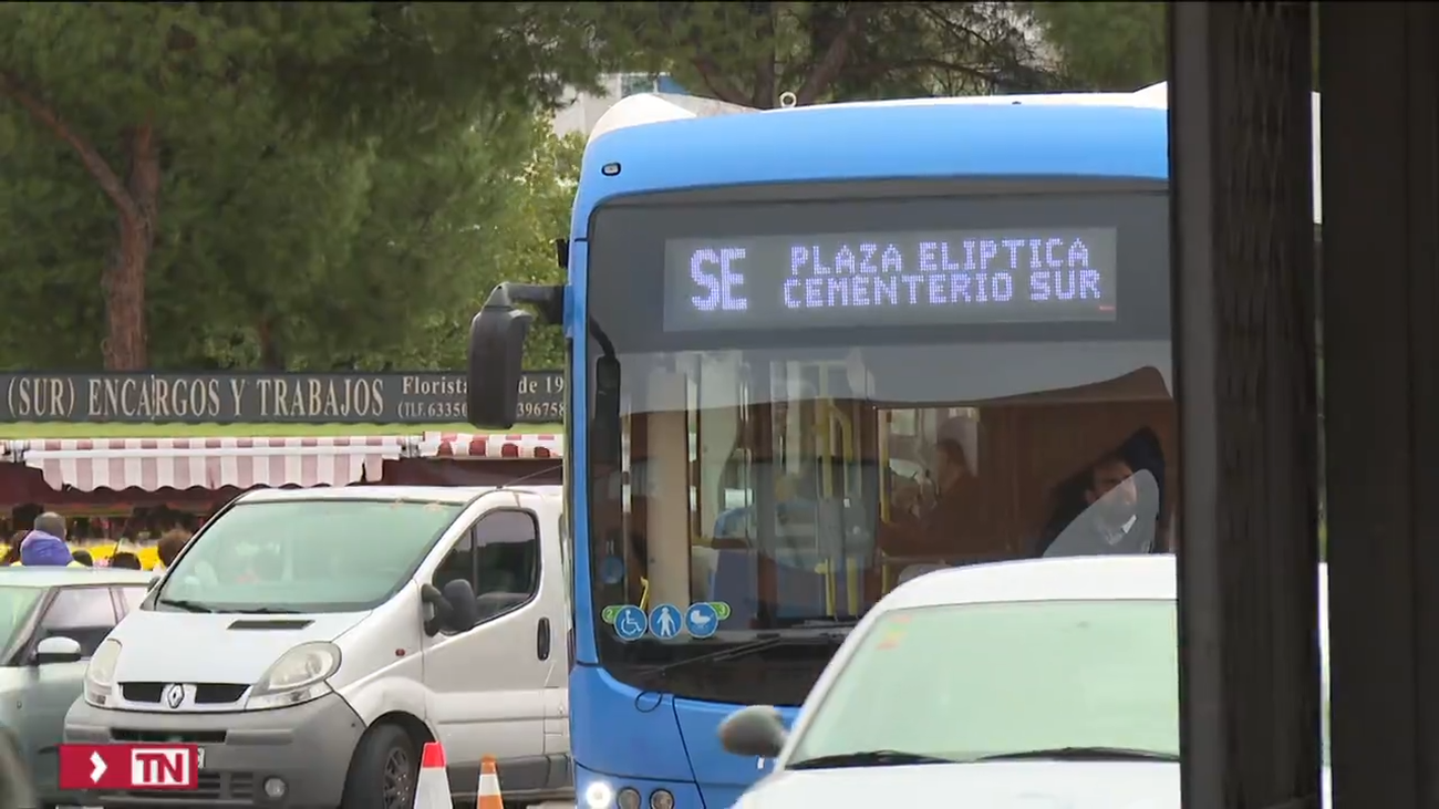 La Comunidad de Madrid refuerza el transporte público para acudir a los cementerios por Todos los Santos