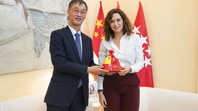 Ayuso recibe al embajador de la República Popular China en España