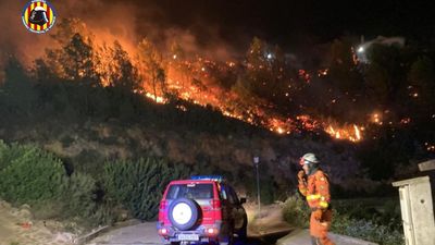 Más de 2.500 hectáreas han ardido ya en Montitxelvo, Valencia