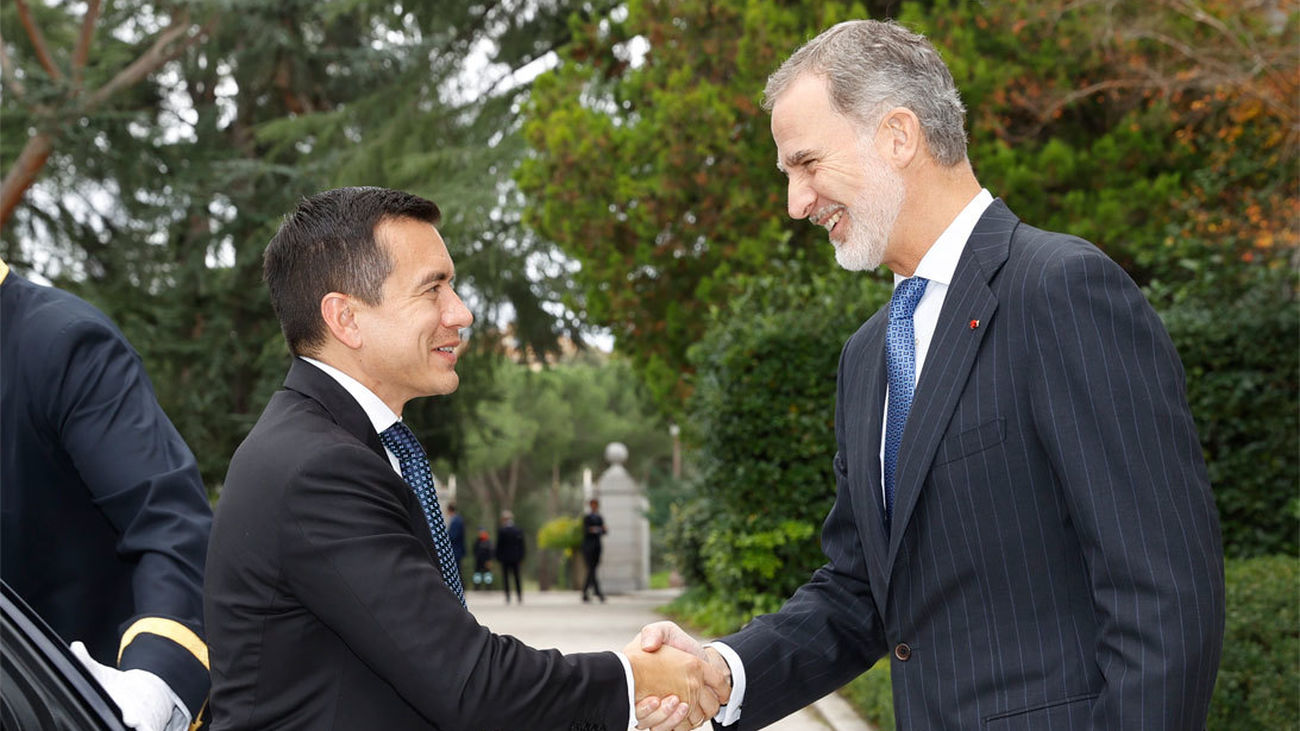 Felipe VI almuerza con el presidente electo de Ecuador, Daniel Noboa, en su visita a Madrid