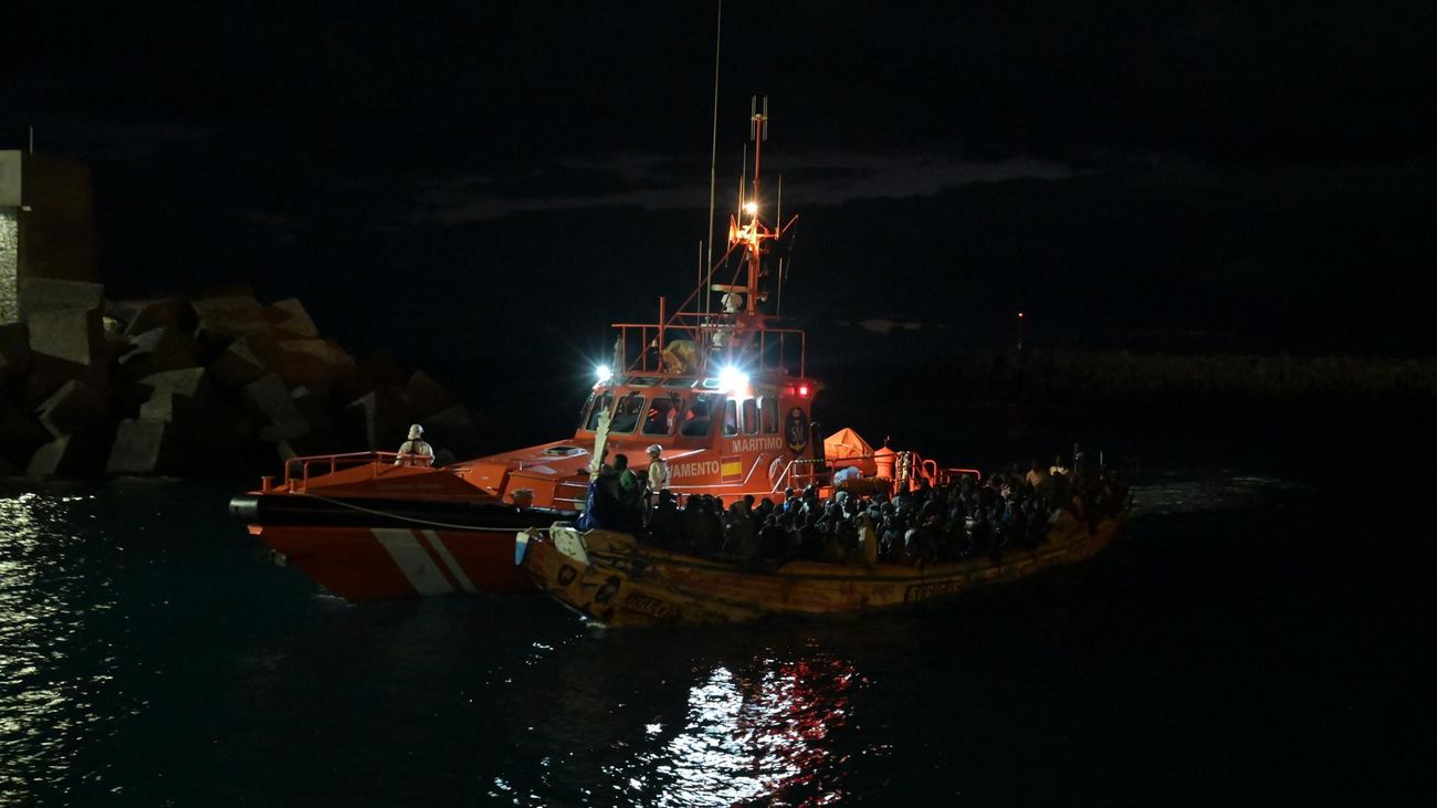Salvamento Marítimo rescata en El Hierro 4 cayucos con más de 500 personas
