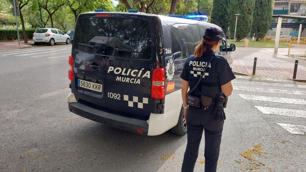 Detenidos una mujer por clavar a su pareja un cuchillo en Murcia y el herido por agredir al hijo de ella