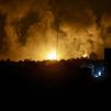 Israel ataca durante la noche 450 puestos de Hamás y parte la Franja en dos