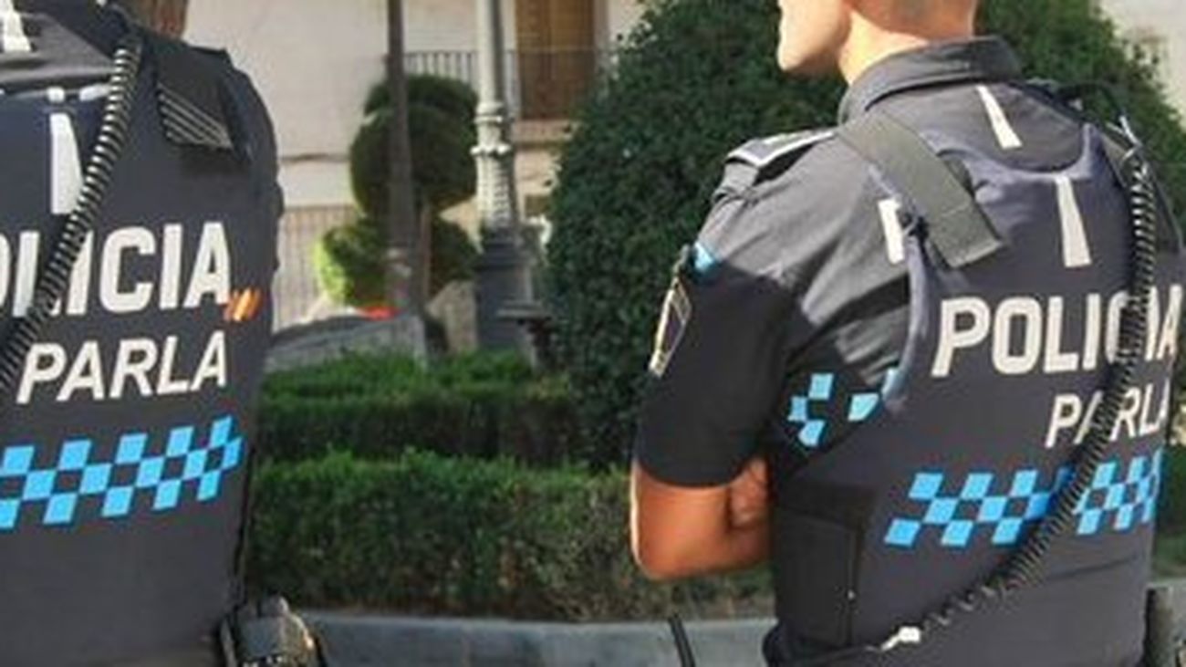 Un policía de Parla se tira a un pozo para salvar a un perro