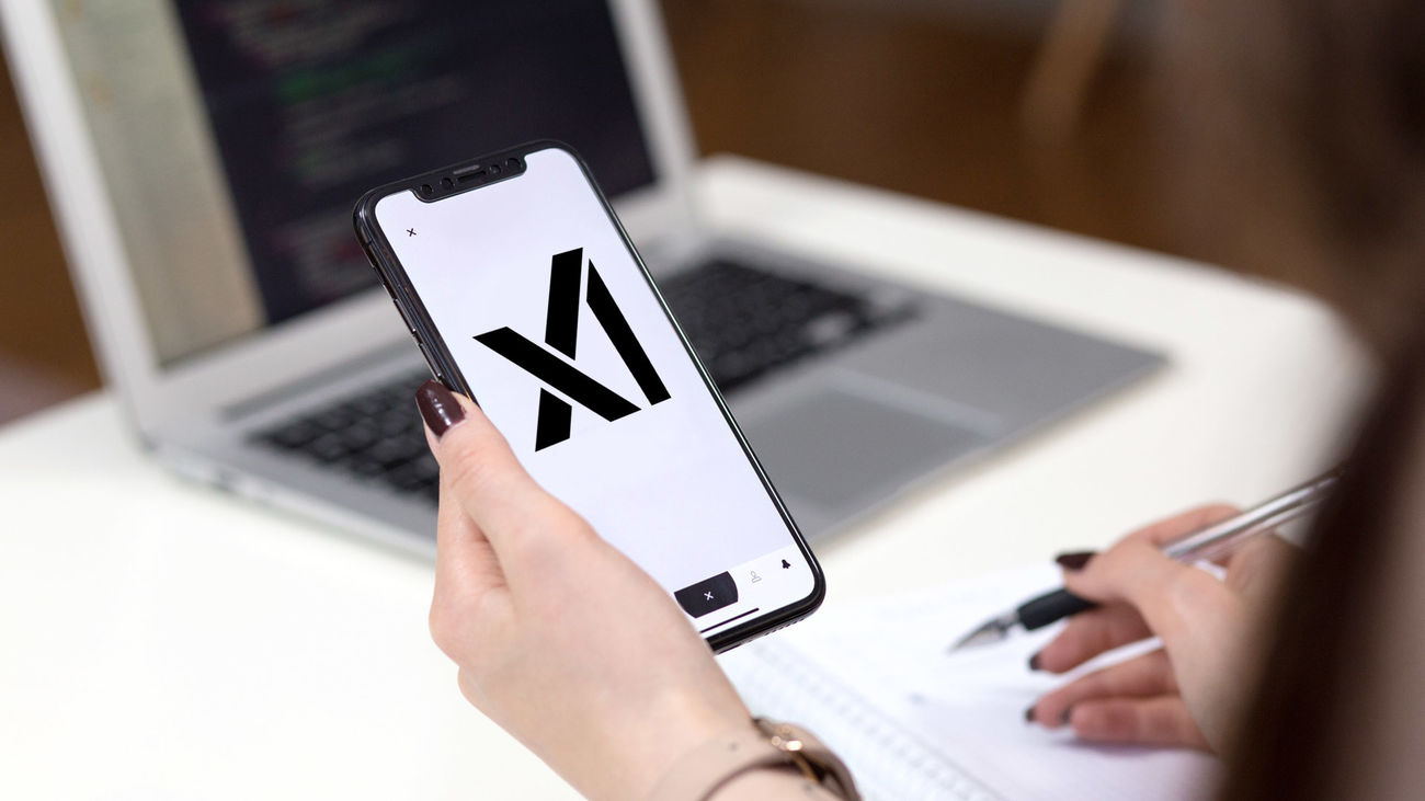 Musk incorpora su bot de IA 'Grok' a la red social X