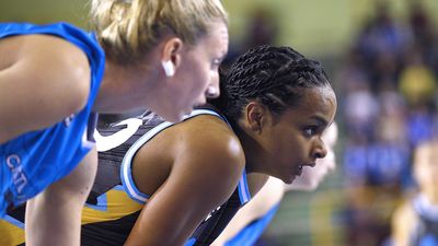 Estudiantes cae ante el líder de la Liga femenina