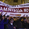 Miles de manifestantes claman otra noche más contra la amnistía y Sánchez en Ferraz