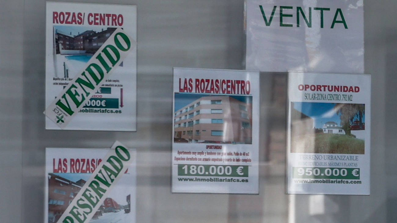 La compra de viviendas cae un 15%, las hipotecas más del 22% y el precio casi un 1%