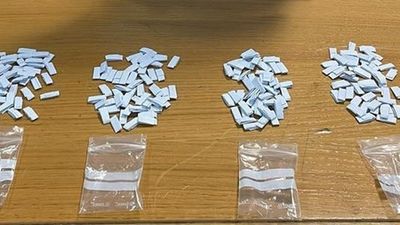 Huye de la Policía en patinete con 199 dosis de cocaína