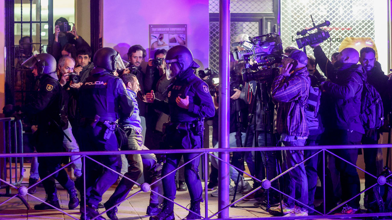 La Policía detectó unos 200 infiltrados de "estética ultra" entre manifestantes pacíficos en la protesta de Ferraz