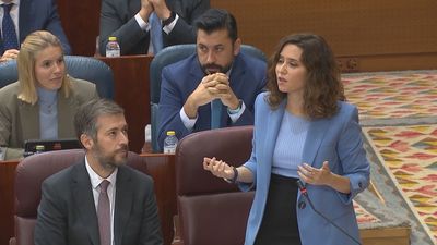 Ayuso condena los "actos vandálicos de grupos ultras" y muestra su apoyo a la Policía