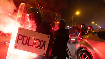 ¿Quiénes son los ultras que revientan las protestas pacíficas en Ferraz?
