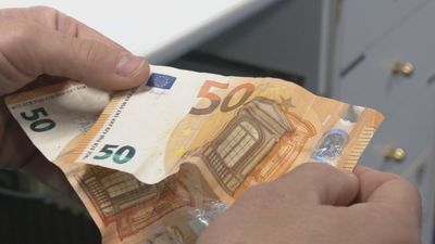 ¿Cómo distinguir los billetes falsos de los verdaderos?