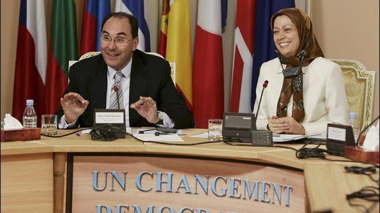 Vidal-Quadras junto a una opositora iraní