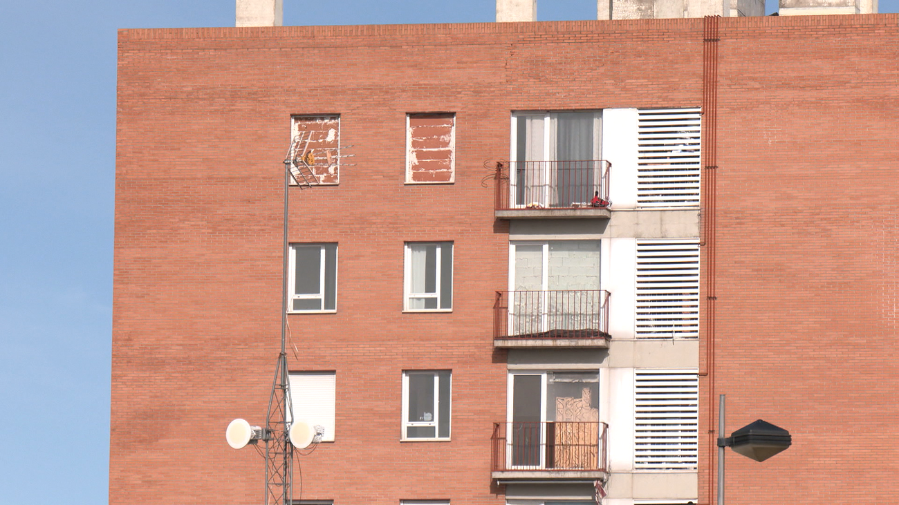 Dos edificios okupados desde hace años, la pesadilla de los vecinos de Alcorcón