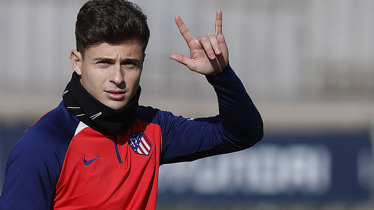 Riquelme tras ser convocado por De la Fuente: "Es el sueño de todo jugador"