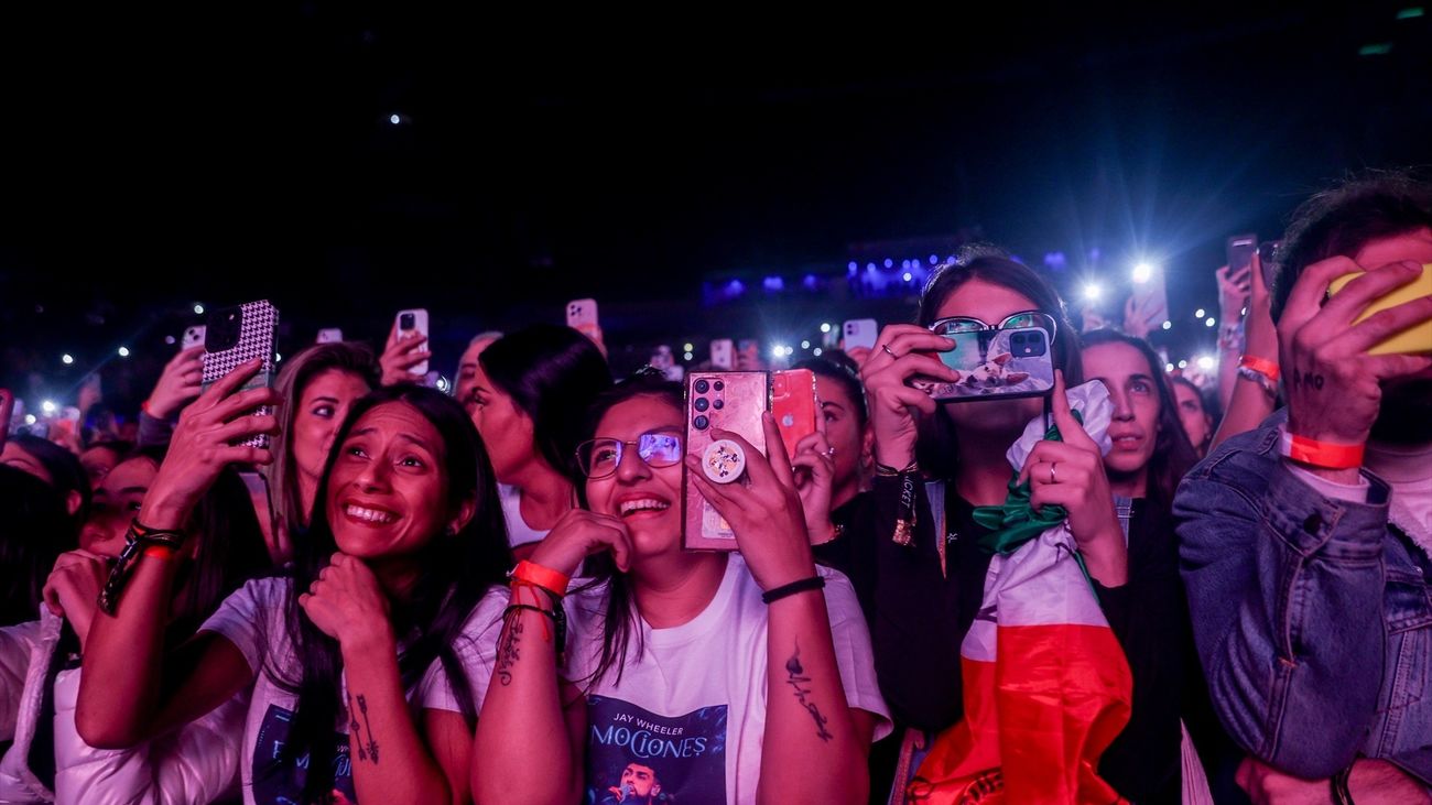 Decenas de personas asisten a una actuación en el WiZink Center de Madrid