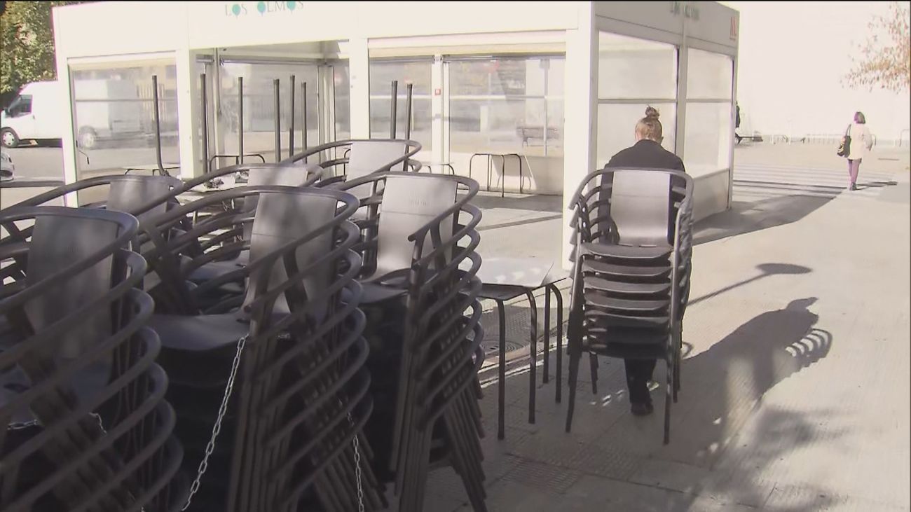 Las sillas de las terrazas de Coslada y San Fernando, a merced de los ladrones