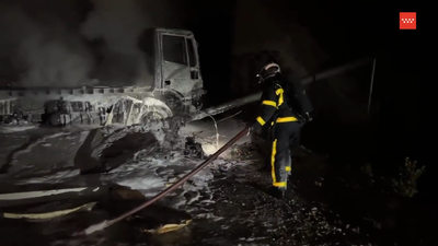 Herido grave el conductor de un camión que cayó por un terraplén de la M-50 en San Fernando de Henares