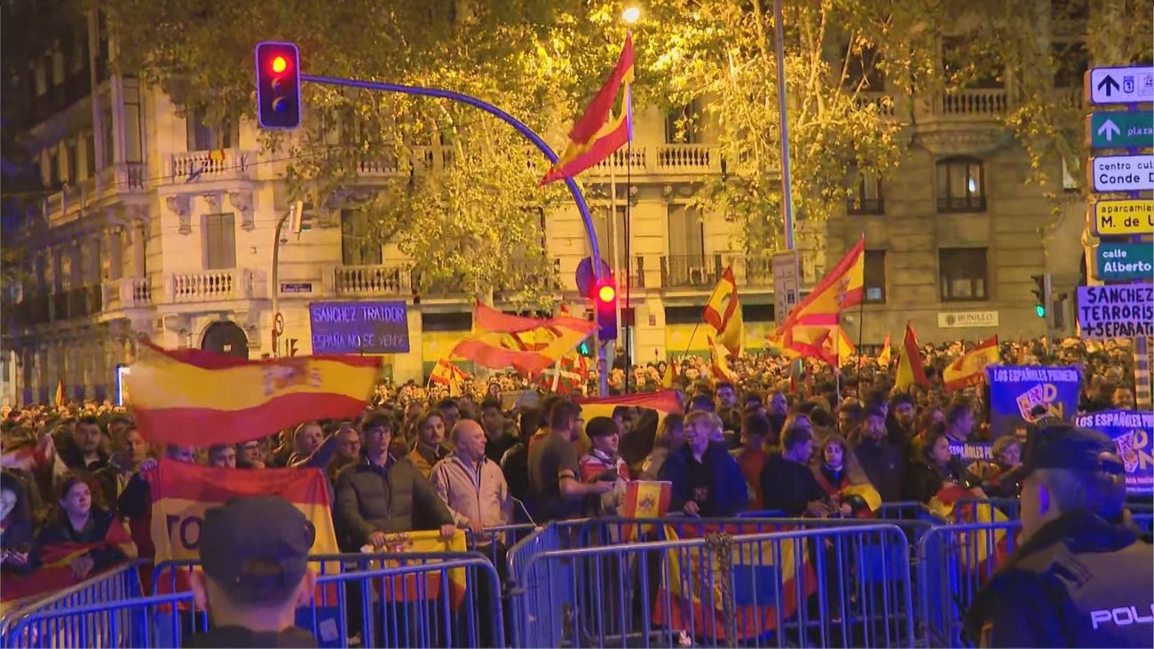Cargas policiales en Ferraz en la novena noche de protestas contra la ...