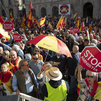 La protesta contra la amnistía en Barcelona llena  la plaza Sant Jaume