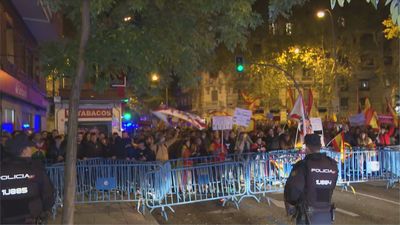 Más de mil personas protestan en Ferraz por décima noche contra la amnistía