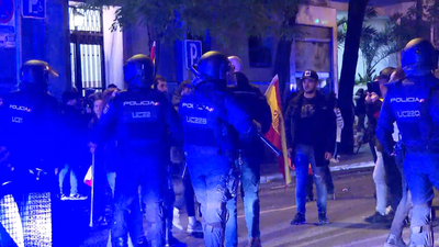 Trece detenidos y seis heridos  en la novena noche de protestas en Ferraz