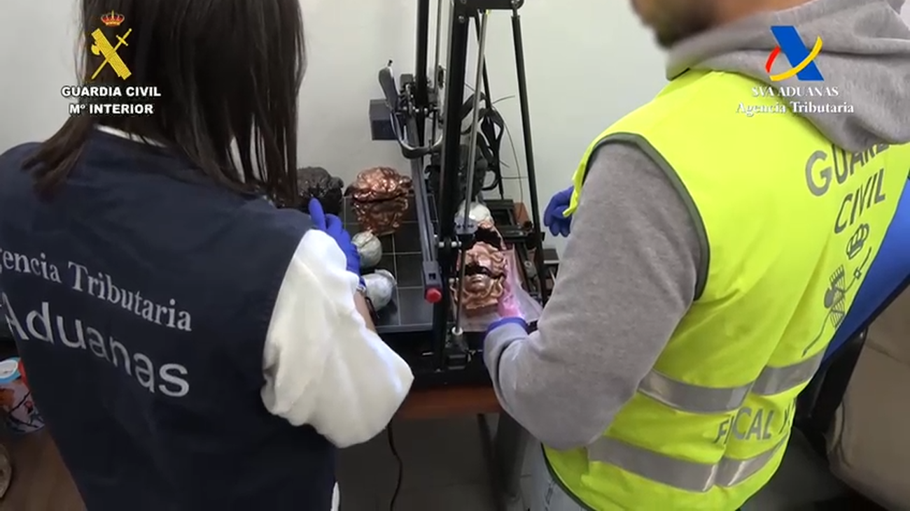 Cinco detenidos en Madrid especialistas en robar móviles en estaciones y vagones de tren