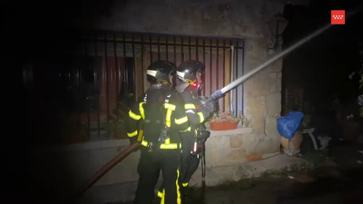 Intoxicados una anciana y un bebé tras un incendio en Colmenarejo