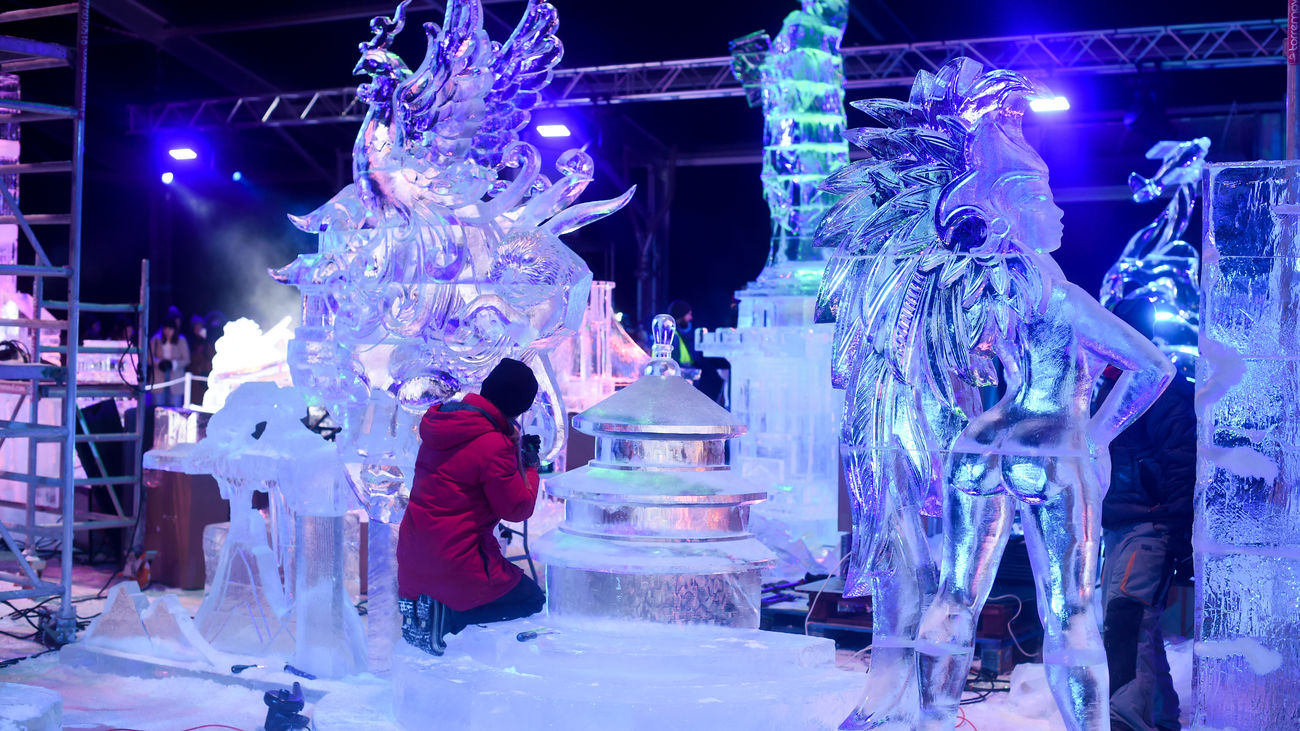 La batalla más mágica de golpe de sierra, los mejores escultores de hielo compiten en Torrejón