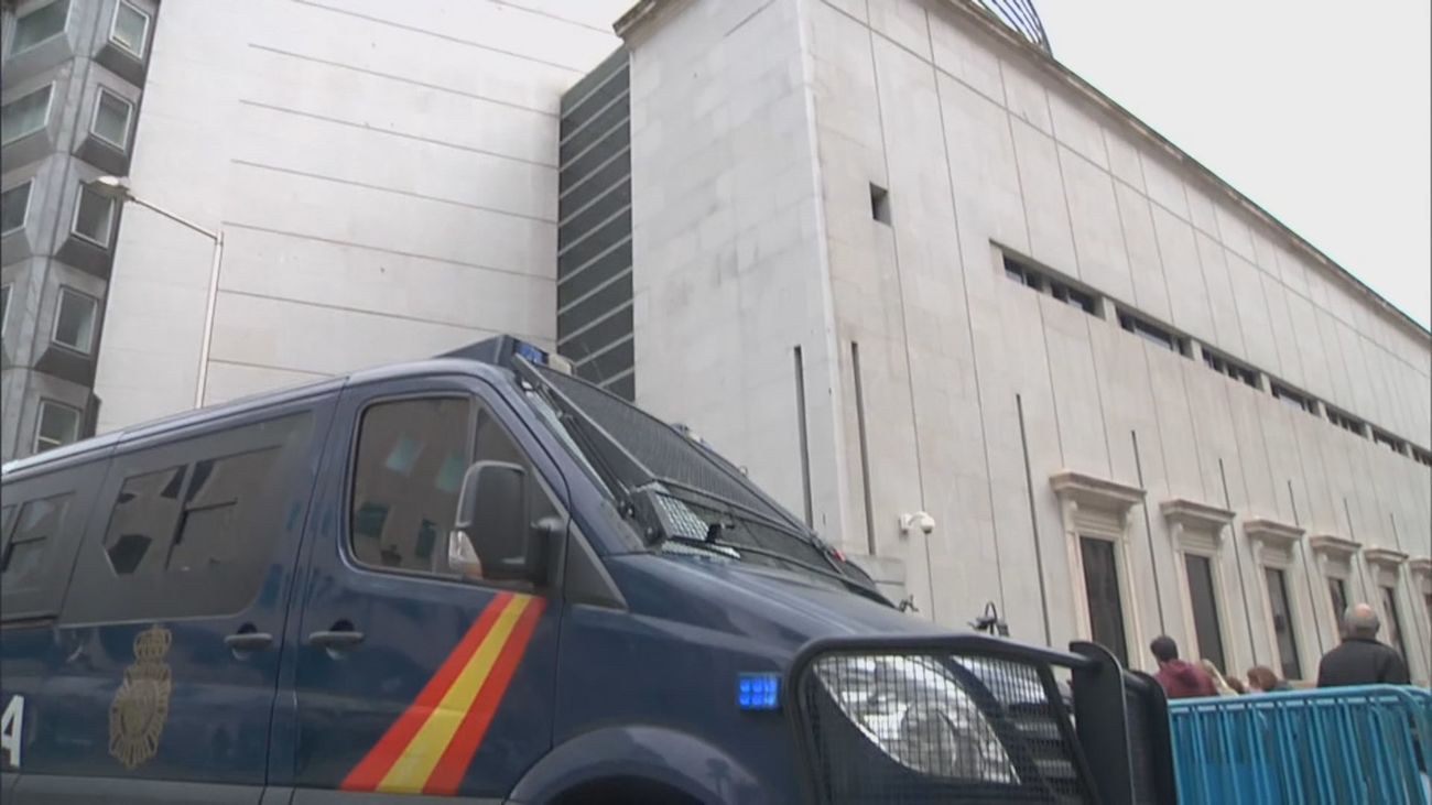 Blindan el Congreso para evitar protestas en la investidura de Sánchez