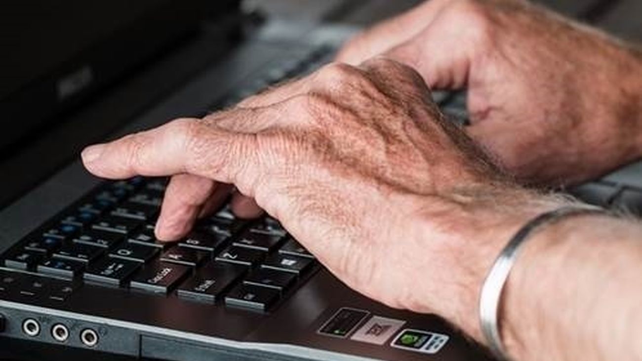 El 30% de los mayores de 65 años no utiliza internet.