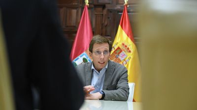 Almeida asegura que con Sánchez se celebra la investidura de "un mentiroso"