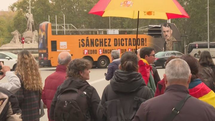 Concentración Plaza de Cánovas del Castillo / TELEMADRID