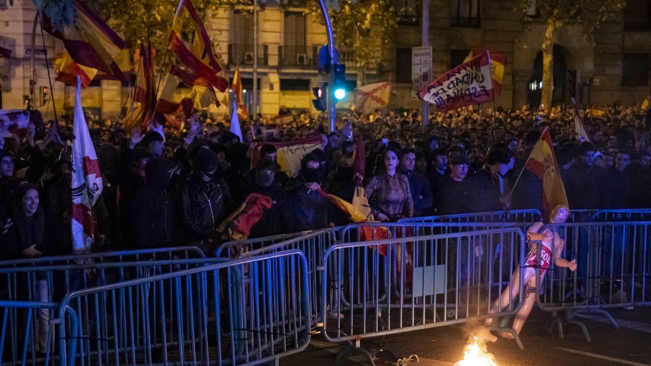 La decimotercera manifestación en Ferraz acaba con cargas policiales y 15 detenciones